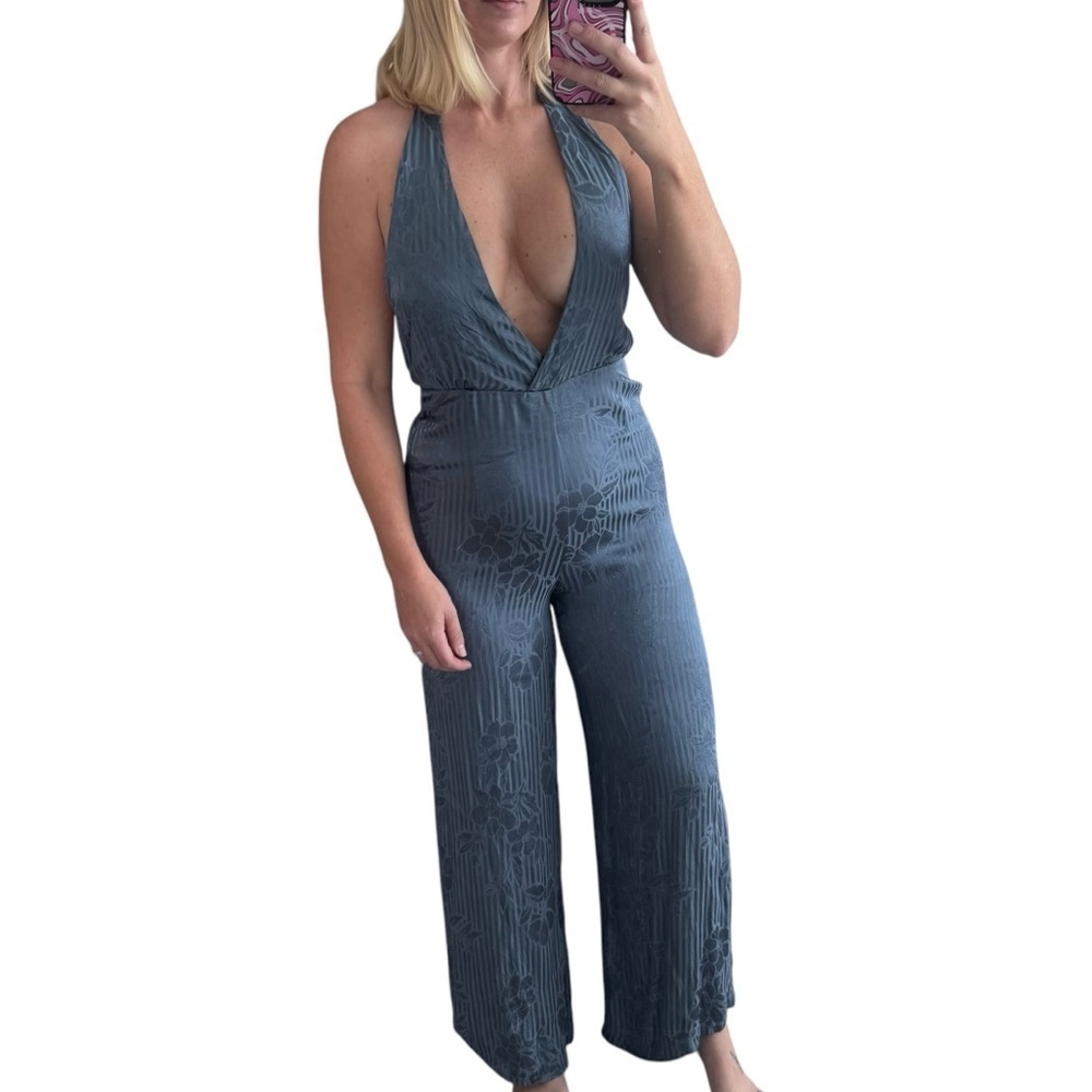 Stunning 70’s style floral open back flow halter jumpsuit size medium
